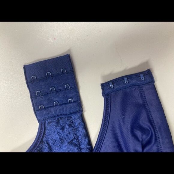 BALI blue bra, size 38D,3 prong closure, - Picture 6 of 9